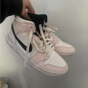 JORDAN 1 MID BARELY ROSE